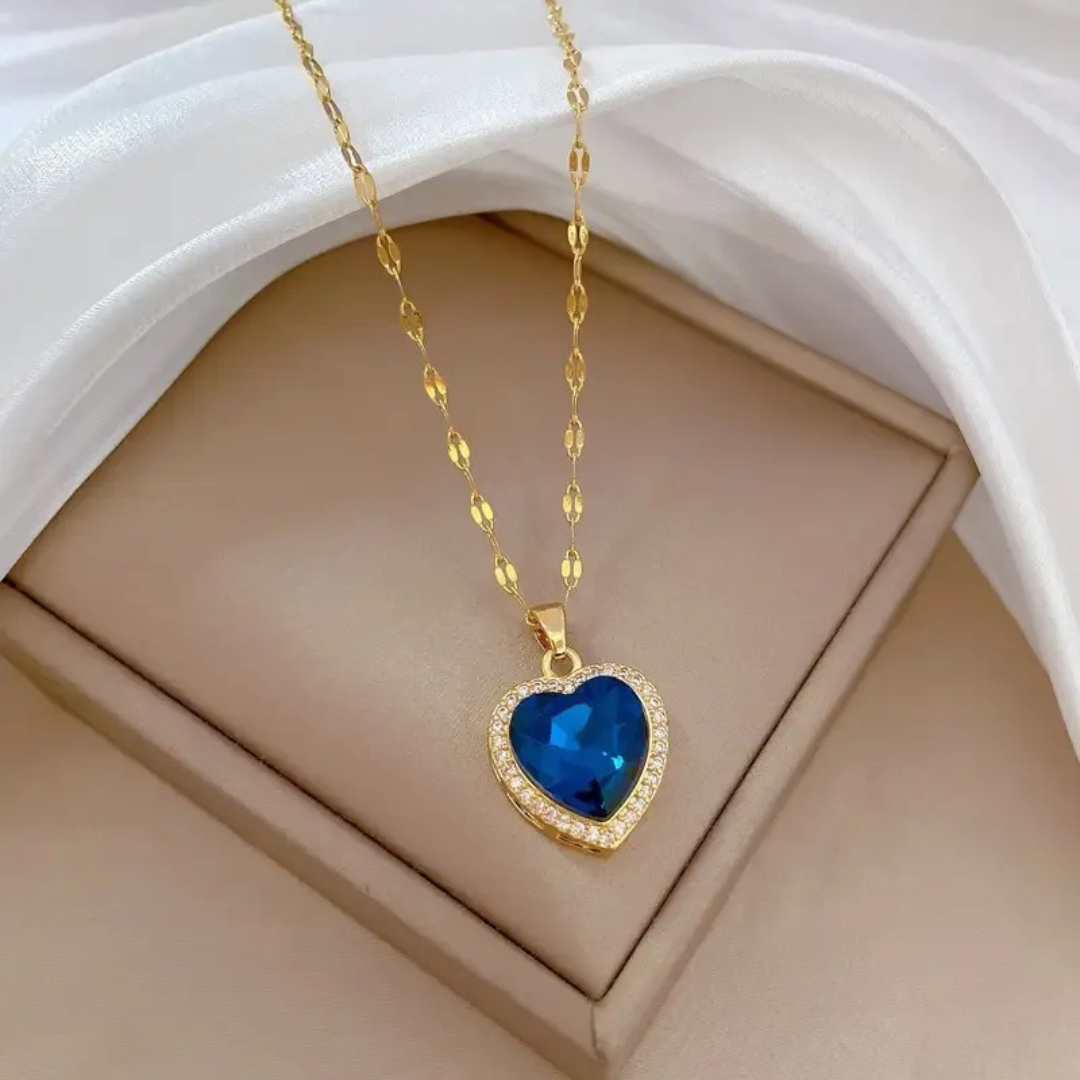 Suelen – Λεπτό κολιέ με μπλε καρδιά